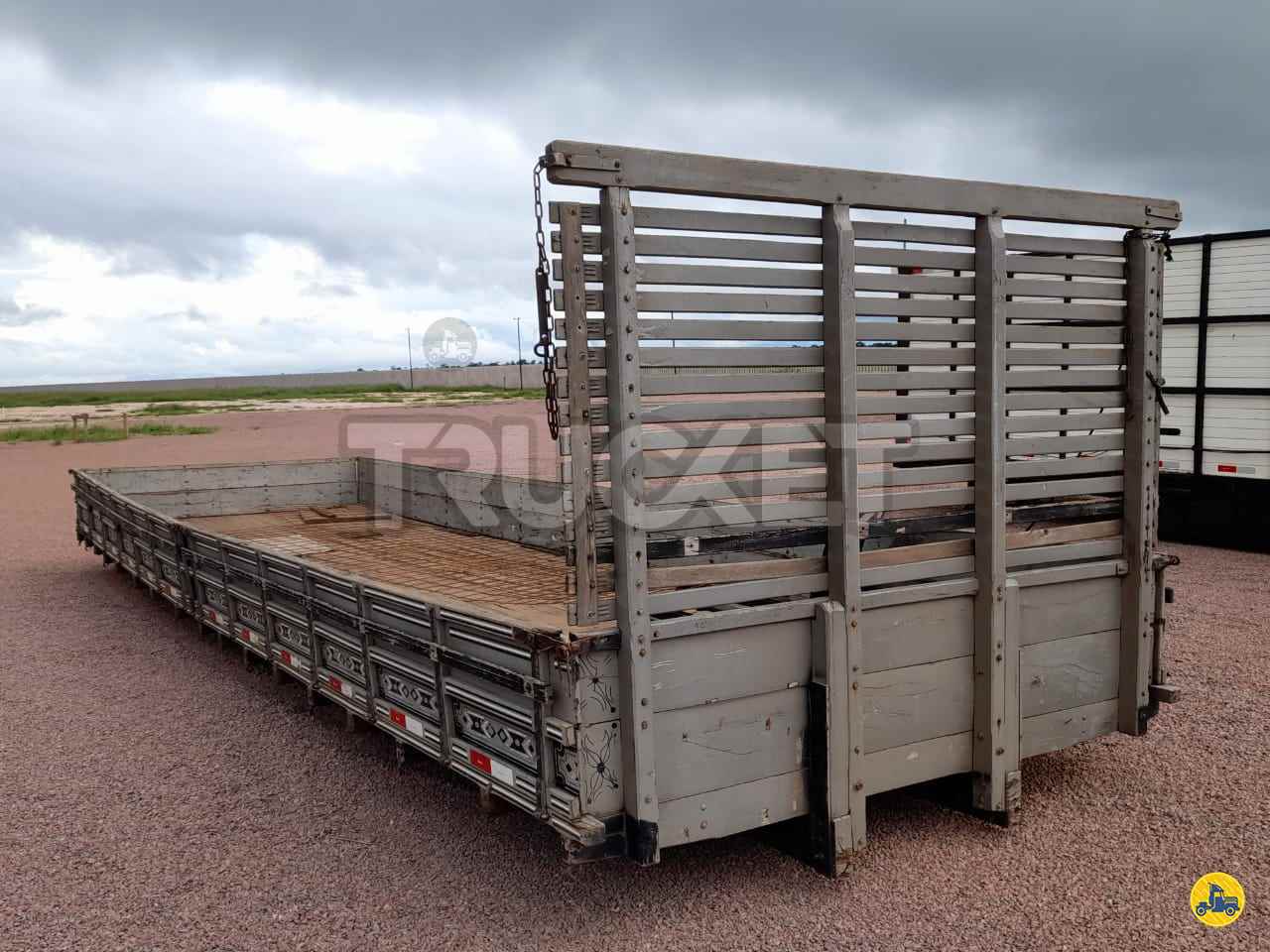 CARROCERIA SOBRE CHASSI  TOCO CARGA SECA Trucket Caminhões CURITIBA PARANÁ PR